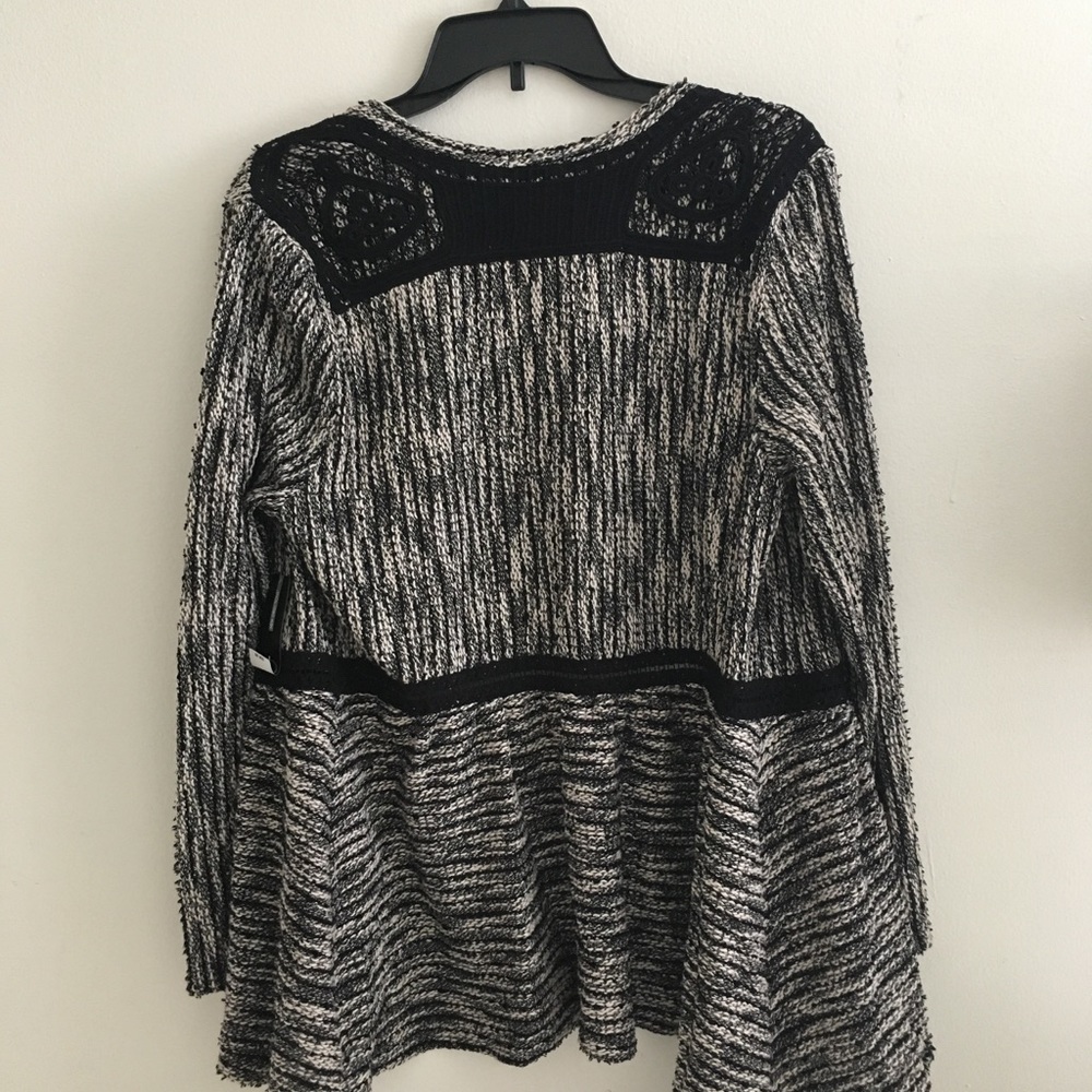 🆕 LAST ONE!! Cozy Sweater - Picture 4 of 7
